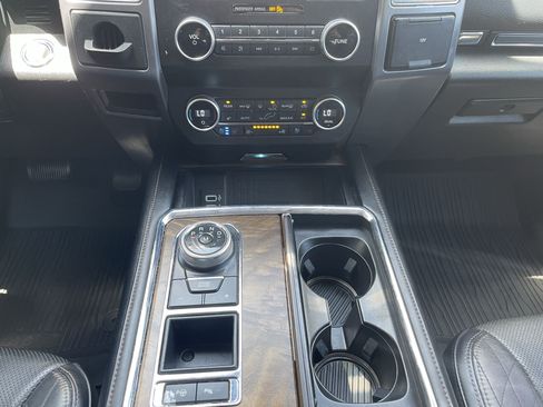 Used 2019 Ford Expedition Platinum RWD image 35