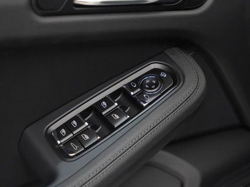 Certified 2026 Porsche Macan AWD/4WD image 15