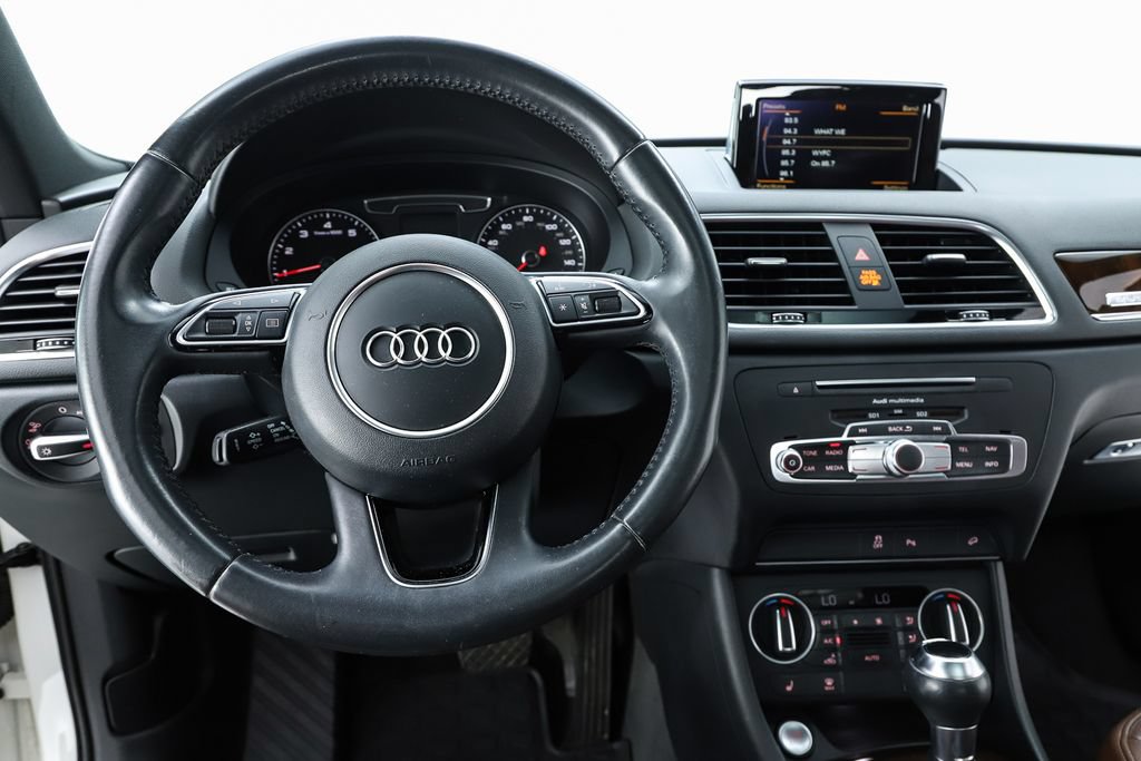 Used 2018 Audi Q3 2.0T Premium Plus w/ Premium Plus Package AWD/4WD image 24