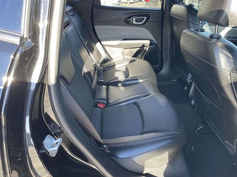 Used 2025 Jeep Compass Latitude image 44