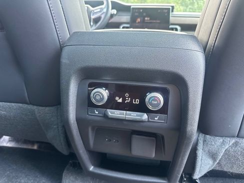 Used 2025 GMC Acadia Denali w/ Super Cruise Package FWD image 20