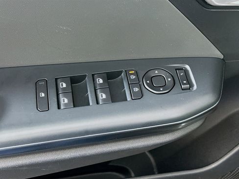 Used 2025 Kia K4 LXS image 15