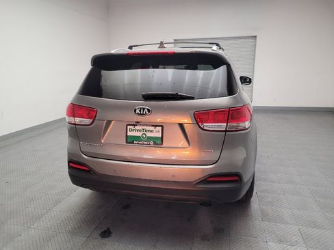 Used 2017 Kia Sorento AWD w/ LX Convenience Package image 7