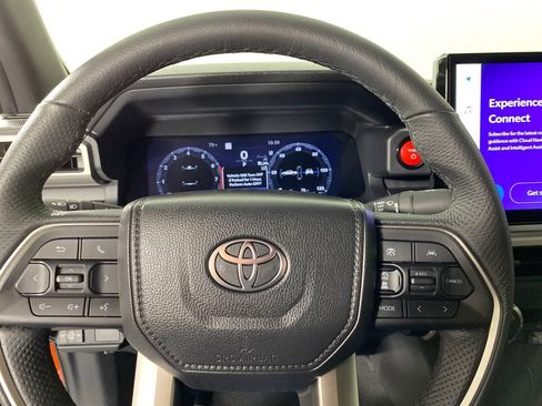 Used 2025 Toyota Tacoma TRD Off-Road image 13