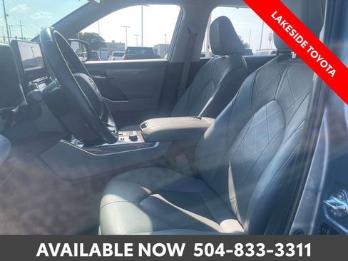 Used 2022 Toyota Highlander Platinum AWD/4WD image 29