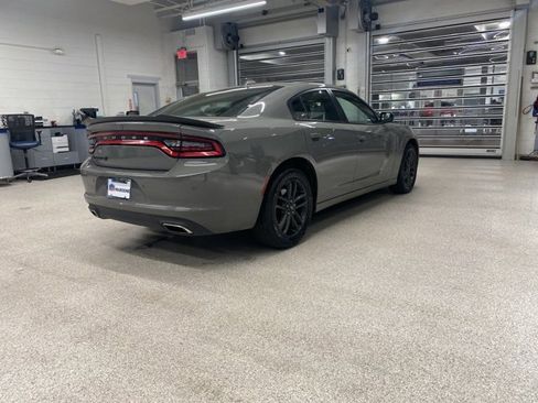 Used 2019 Dodge Charger SXT w/ Driver Confidence Group image 5