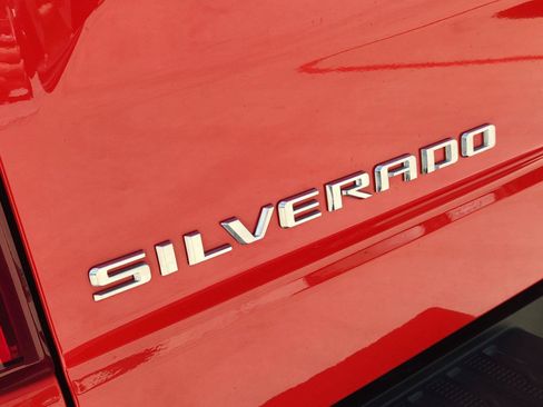 Used 2020 Chevrolet Silverado 1500 Custom w/ Custom Value Package AWD/4WD image 29