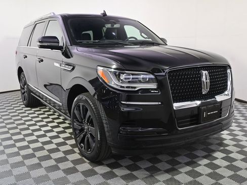 Used 2022 Lincoln Navigator Reserve image 9