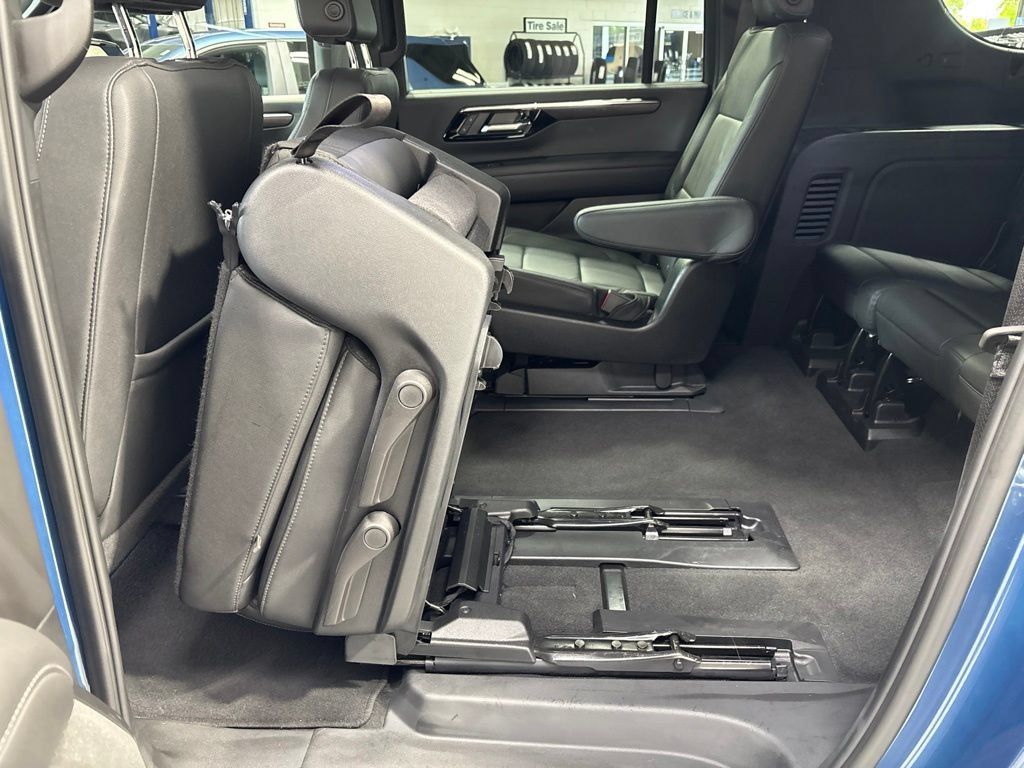 Used 2026 Chevrolet Suburban LT w/ Comfort Package AWD/4WD image 52