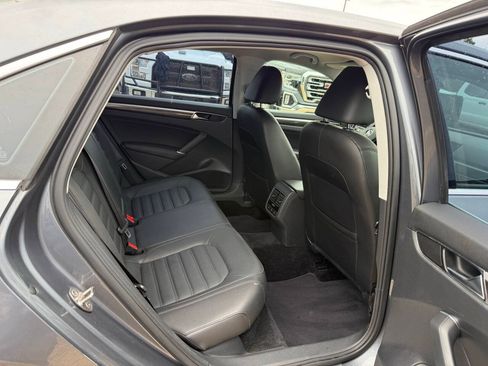 Used 2018 Volkswagen Passat 2.0T SEL Premium FWD image 15