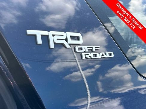 Used 2018 Toyota 4Runner TRD Off-Road Premium AWD/4WD image 14