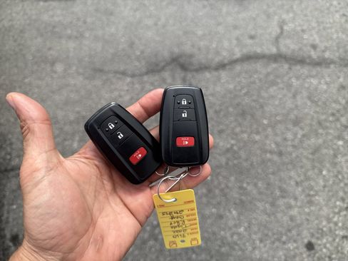 Used 2022 Toyota RAV4 XLE image 5