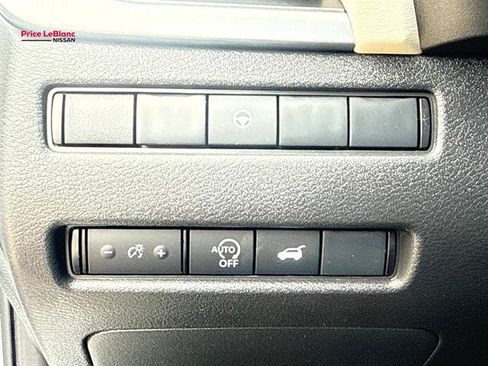 Used 2025 Nissan Rogue SV FWD image 20