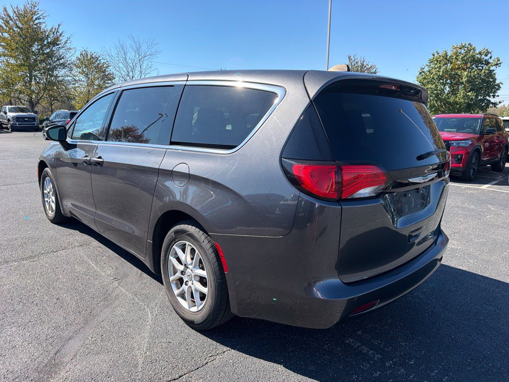 Used 2023 Chrysler Voyager LX FWD image 4