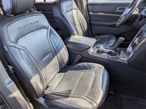 Used 2018 Ford Explorer Platinum image 34