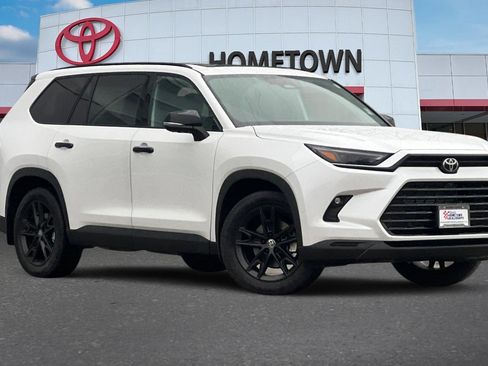 New 2026 Toyota Grand Highlander AWD Hybrid image 2