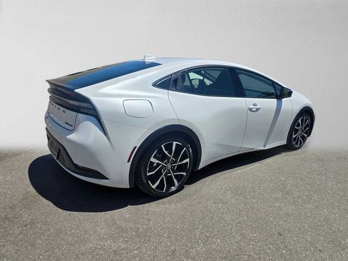 Used 2023 Toyota Prius Prime FWD image 3