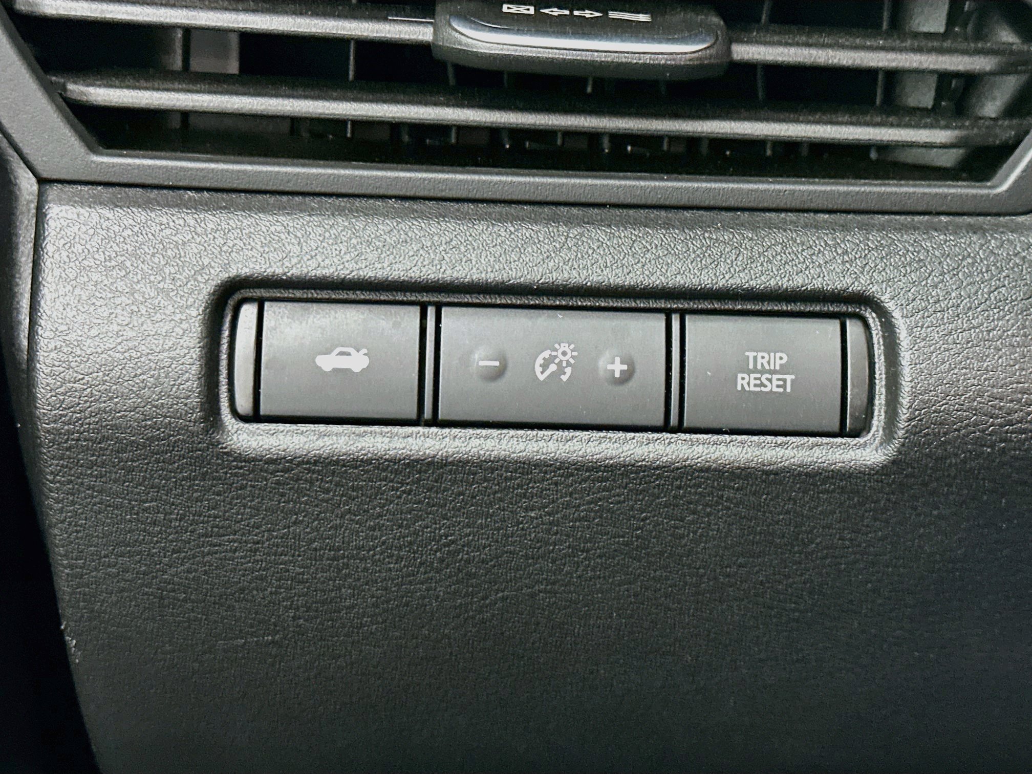 Used 2025 Nissan Altima 2.5 SV FWD image 17