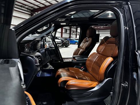 Used 2019 Lincoln Navigator Reserve image 14