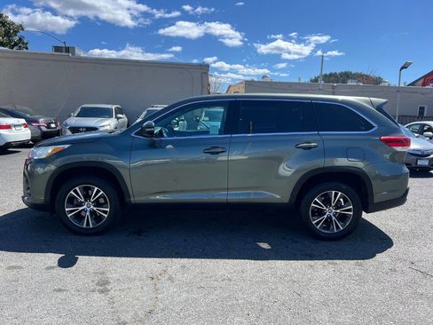 Used 2019 Toyota Highlander LE image 6