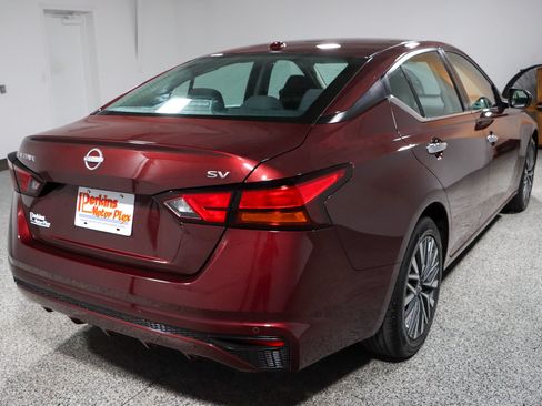Used 2024 Nissan Altima 2.5 SV FWD image 7