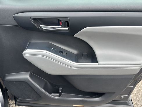 Used 2022 Toyota Highlander XLE image 33