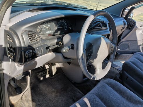 Used 2000 Dodge Caravan SE image 21