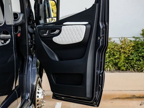 Used 2023 Mercedes-Benz Sprinter 3500 image 86