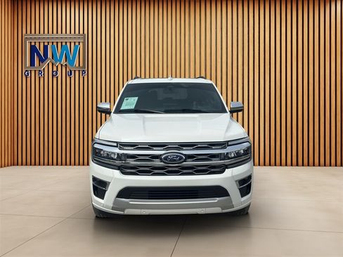 Used 2024 Ford Expedition Platinum AWD/4WD image 2
