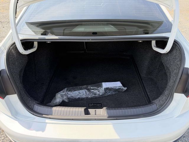 Used 2024 Volkswagen Jetta SE w/ Panoramic Sunroof Package FWD image 12