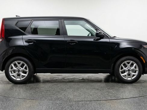 Used 2025 Kia Soul LX w/ LX Technology Package image 11