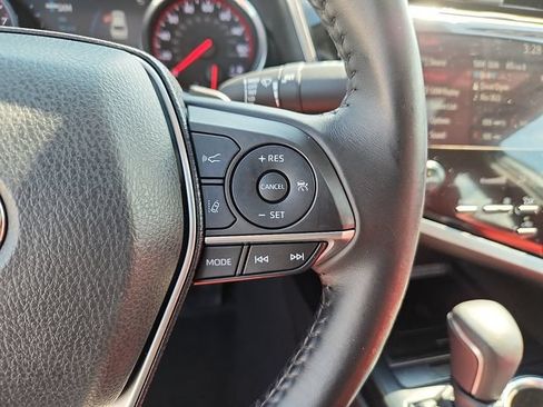 Used 2019 Toyota Camry XSE FWD image 17