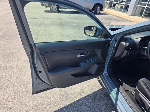 Used 2024 Nissan Sentra SV FWD image 11