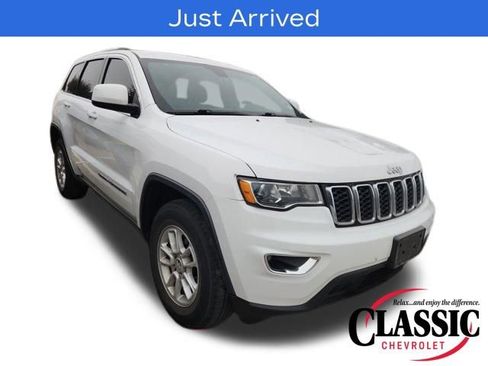 Used 2019 Jeep Grand Cherokee Laredo image 1