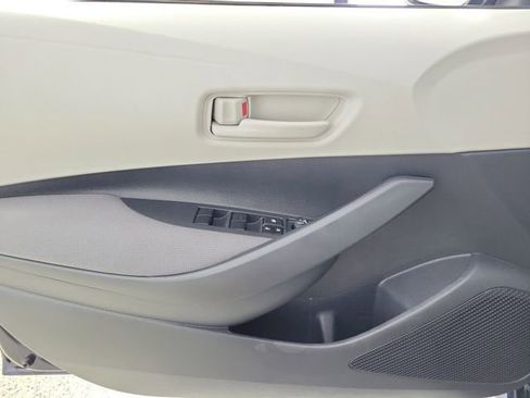 Used 2025 Toyota Corolla LE FWD image 21