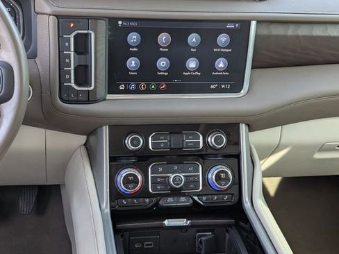 Used 2021 GMC Yukon Denali w/ Denali Premium Package AWD/4WD image 12