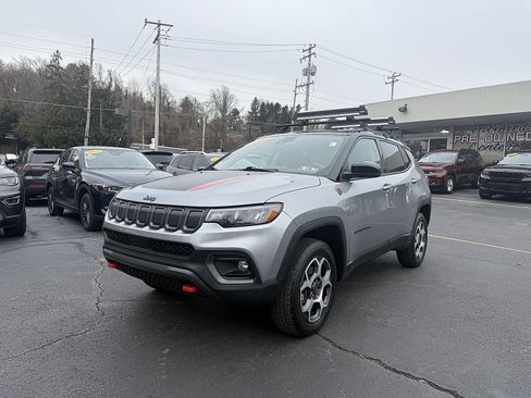 Used 2022 Jeep Compass Trailhawk w/ Trailhawk Convenience Group image 3