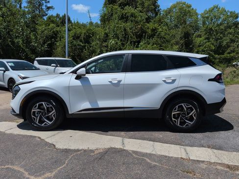 Certified 2025 Kia Sportage LX FWD image 8