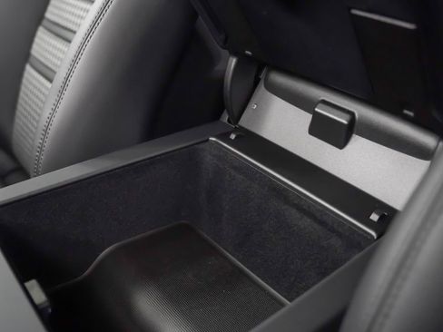 Certified 2025 Porsche Cayenne GTS image 31