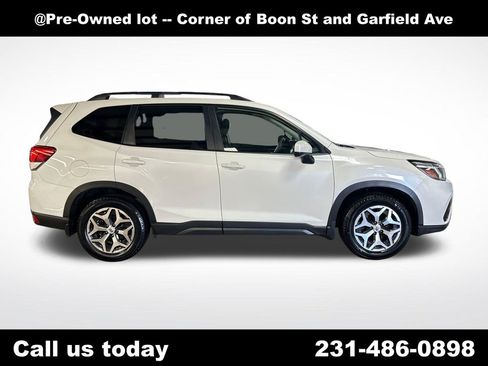 Used 2020 Subaru Forester Premium AWD/4WD image 6