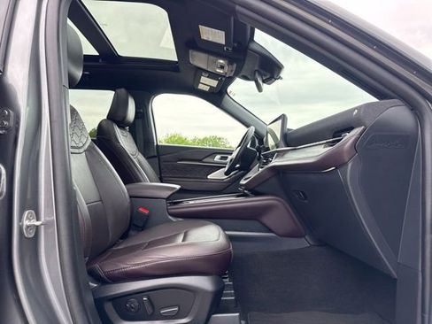 Used 2025 Ford Explorer Platinum w/ LUX Leather Package AWD/4WD image 33