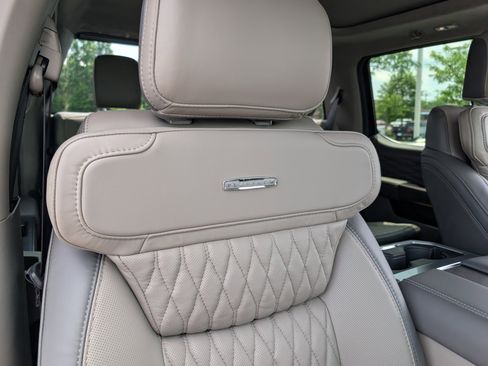 New 2025 Ford F250 Platinum w/ Platinum Plus Package image 16