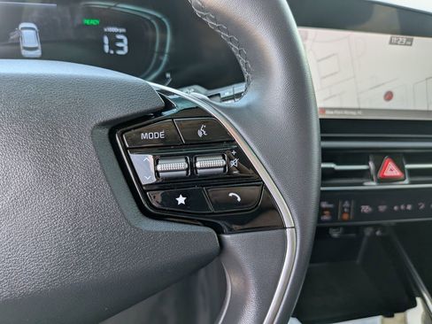Certified 2024 Kia Niro EX FWD image 30