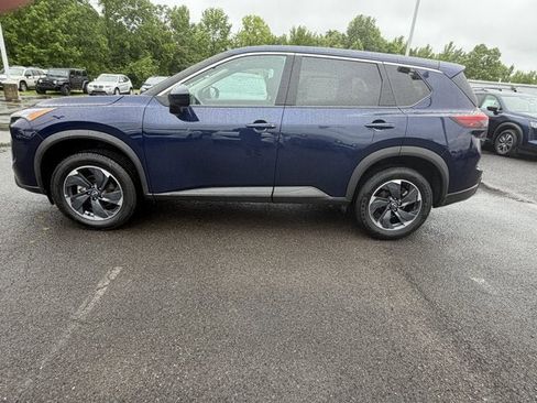 Used 2024 Nissan Rogue SV FWD image 6