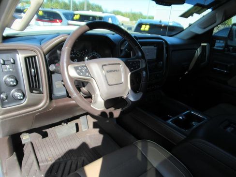 Used 2019 GMC Sierra 2500 Denali w/ Duramax Plus Package image 17