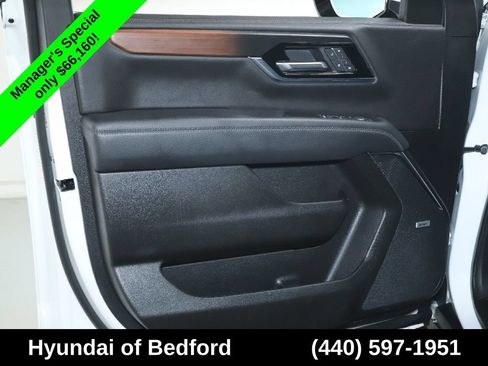 Used 2025 GMC Yukon Denali AWD/4WD image 18