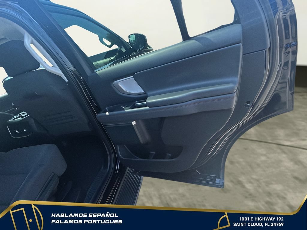 Used 2025 Ford Expedition Active AWD/4WD image 18