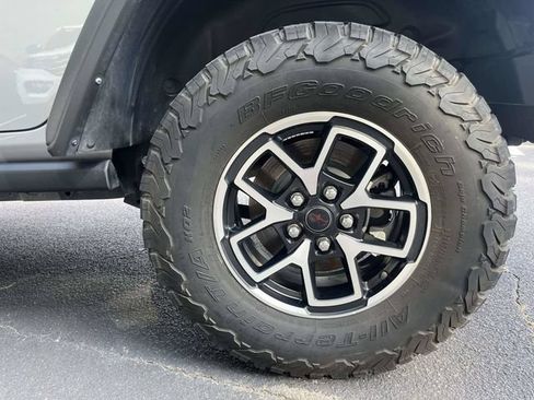 Used 2024 Jeep Wrangler Unlimited Rubicon w/ Technology Group AWD/4WD image 11
