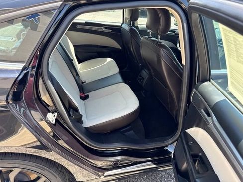 Used 2019 Ford Fusion SE w/ Equipment Group 151A FWD image 20