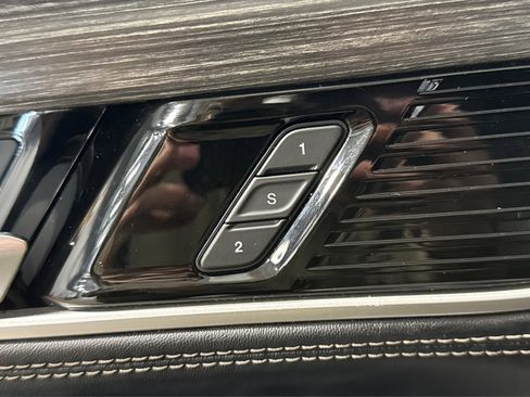 Used 2024 Jeep Wagoneer Series II w/ Flexible Seating Group AWD/4WD image 17